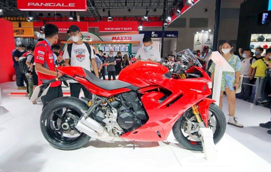 仅14.3万元,Ducati发布最便宜运动车型SuperSport 950(鸰速)