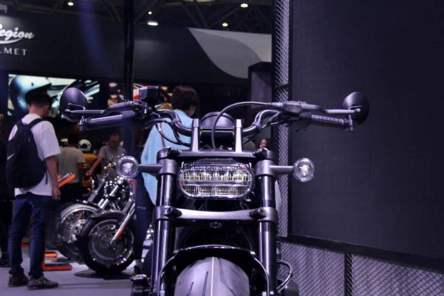 哈雷戴维森全新性能摩托车Sportster S正式亮相于2021中国国际摩托车博览会