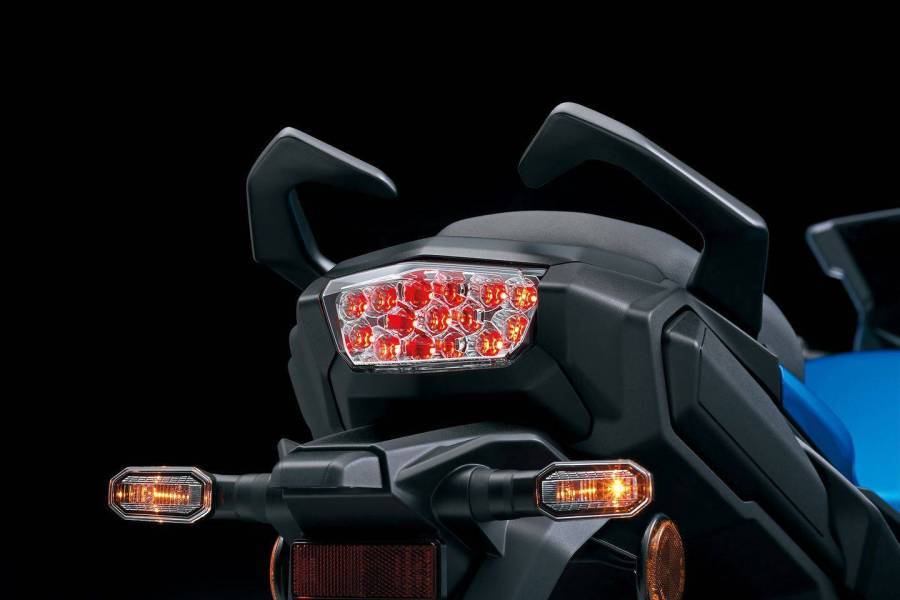 2022款铃木GSX-S1000GT休旅摩托，对标川崎车身轻