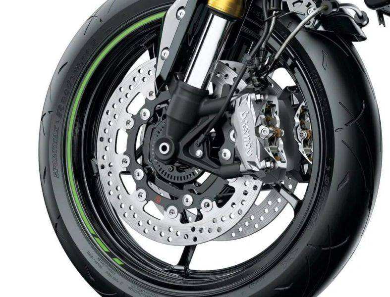 川崎发布Z900SE版，配备Öhlins减震Brembo卡钳