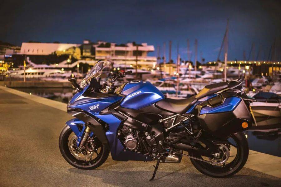 Suzuki新型运动旅行车 GSX-S1000GT：户外特写