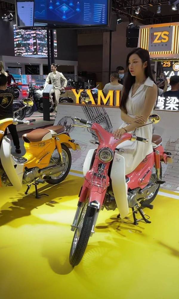 重庆摩博会最大的看点不是摩托车而是有气质的车模们