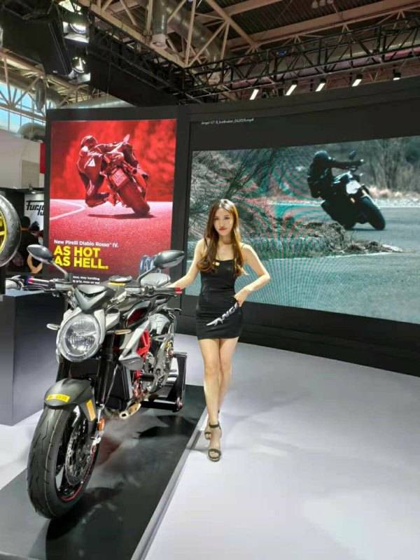 2021北京国际摩托车展之车模小姐姐们之大比拼