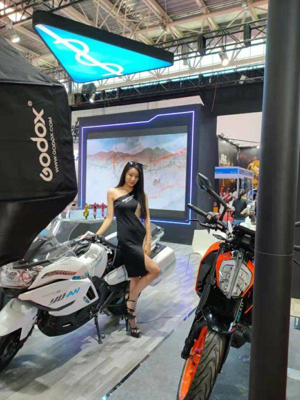 2021北京国际摩托车展之车模小姐姐们之大比拼