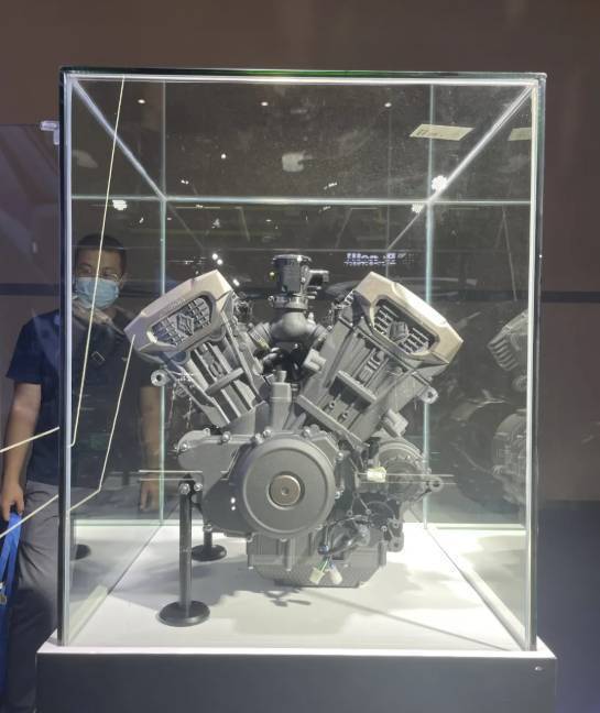 奔达自主研发两款V4引擎，亮相重庆摩博会！国产摩托时代来临！
