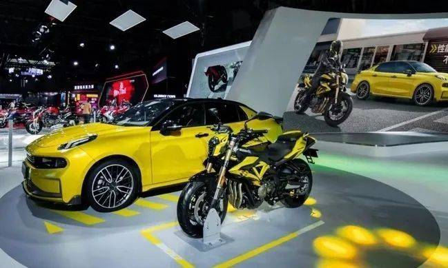 重庆摩博会 领克联名贝纳利摩托车首次亮相黄龙600复刻版来了