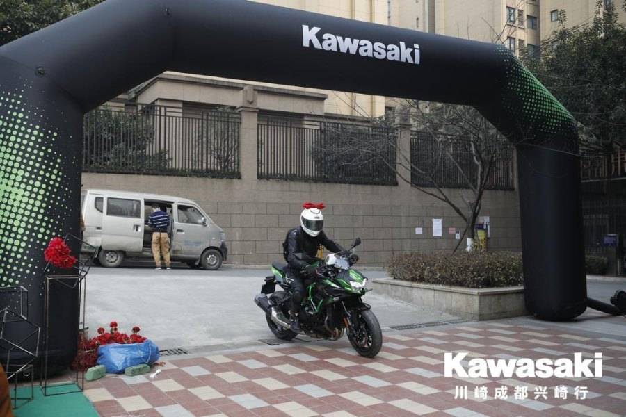 精神病驾驭着疯人院 Kawasaki ZH2 SE测评