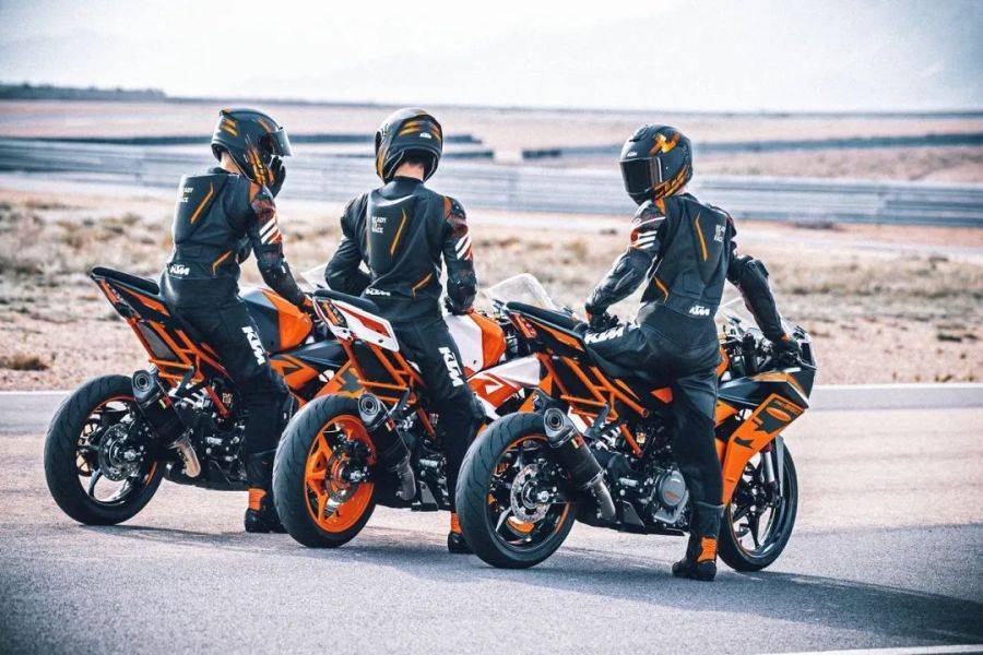 KTM 新一代 RC125、RC200、RC390 户外特写