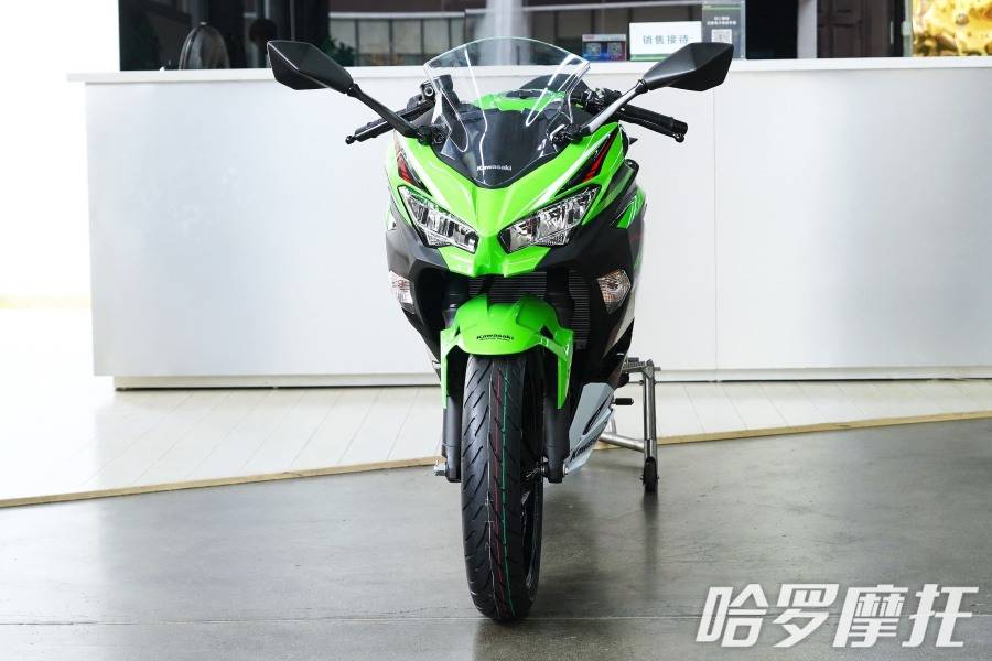 川崎Ninja400比铃木GSX250R要好开很多！