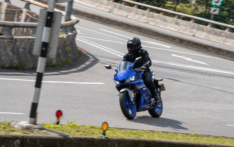 2021 款 YAMAHA R3 的优缺点，你在等R3吗？