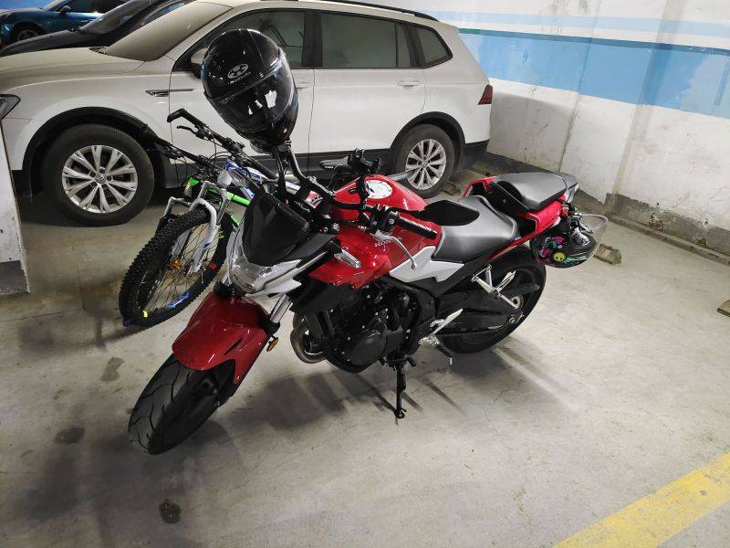 义乌第一辆上牌CB400F