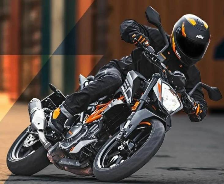 新手第一辆摩托车，应该选250cc还是400cc？