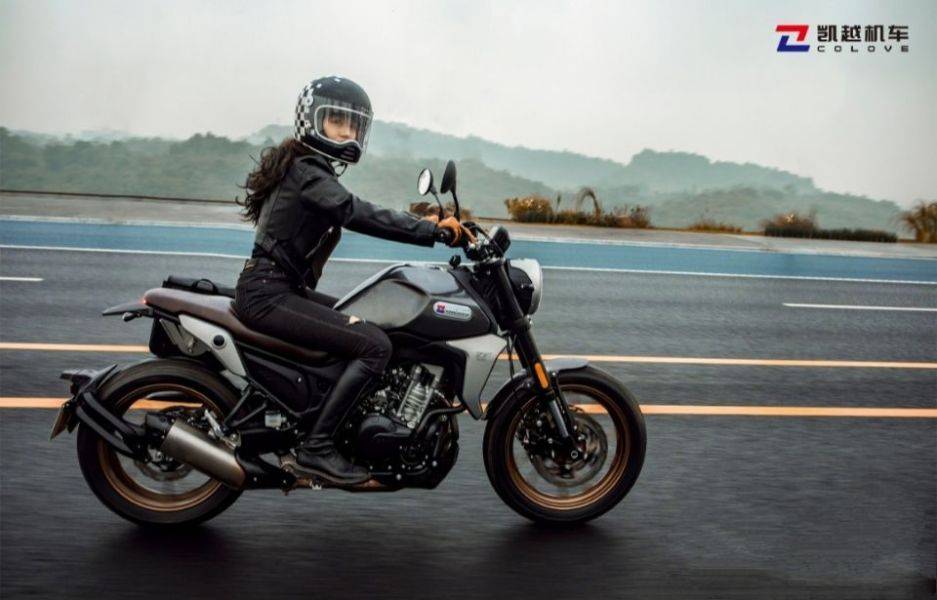 新手第一辆摩托车，应该选250cc还是400cc？