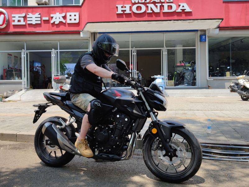 CB400F提车，骑回家100公里没过磨合拉到140