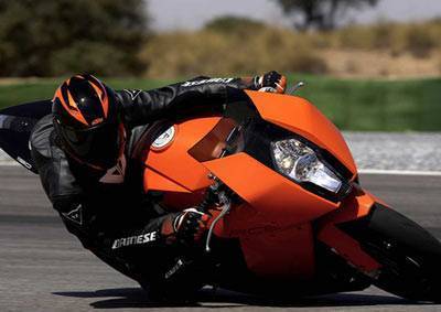 如果你真的觉得KTM RC 8C是来继承RC8，那你就错了！