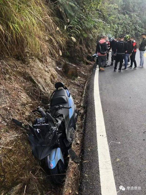 摩托车骑手准备结伴到桂山旅游大道“跑山”,还未出行被行拘