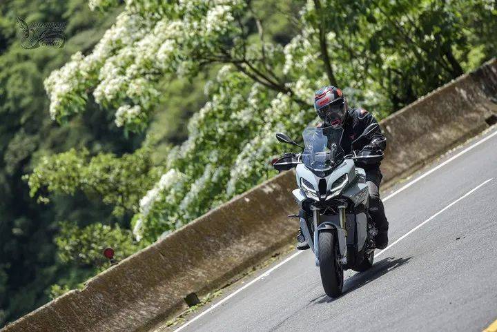 测评BMWS1000XR,极品摩旅车