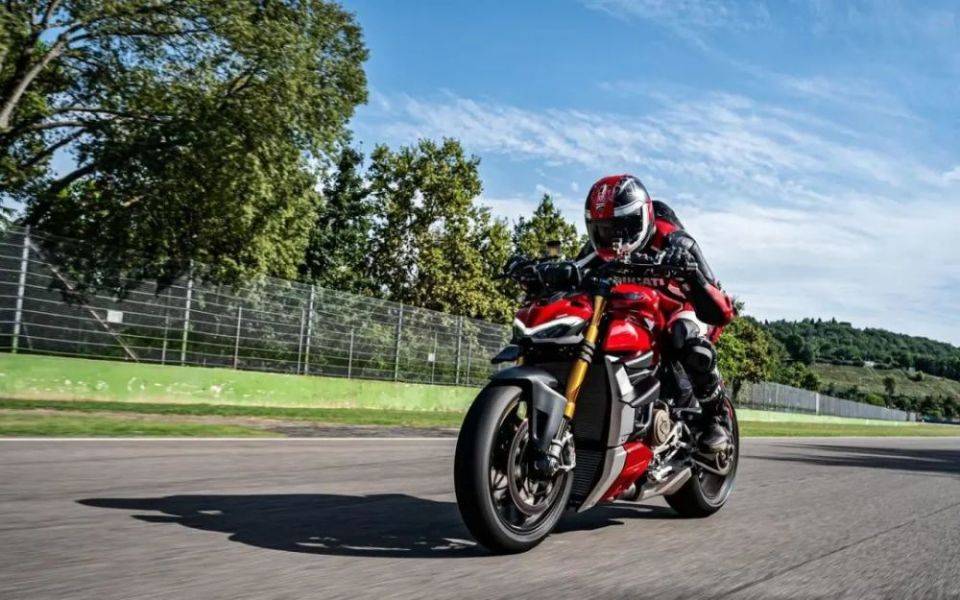 这款摩托车超过200马力、百公里加速不到3秒，你会喜欢吗