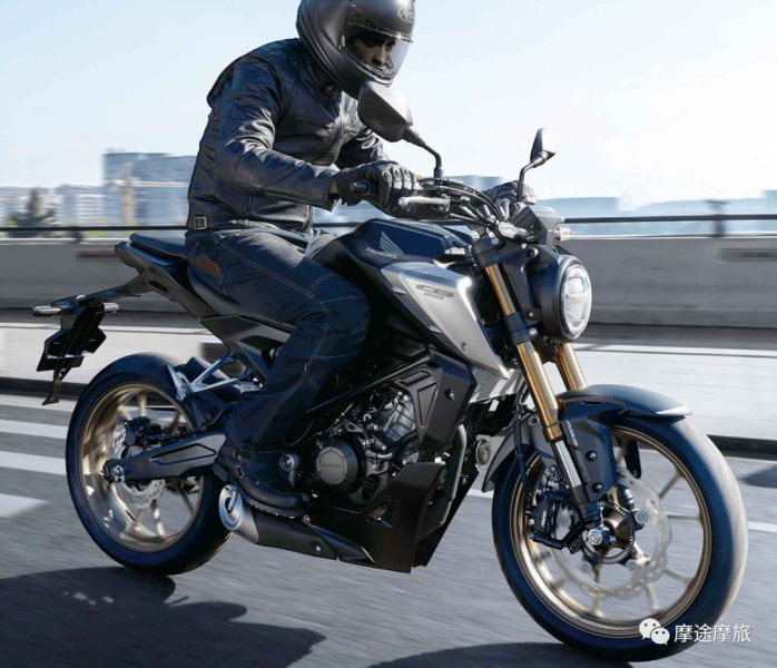 复古运动摩托车,2021款日系本田CB125R细节!